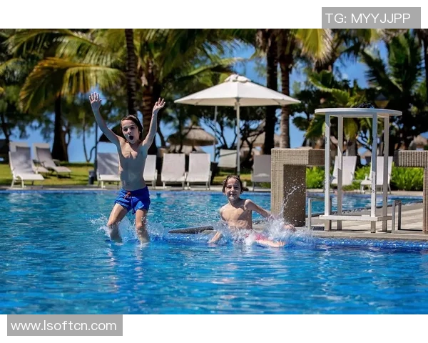 夏日清凉必备：探索不同款式游泳衣的时尚与功能性选择