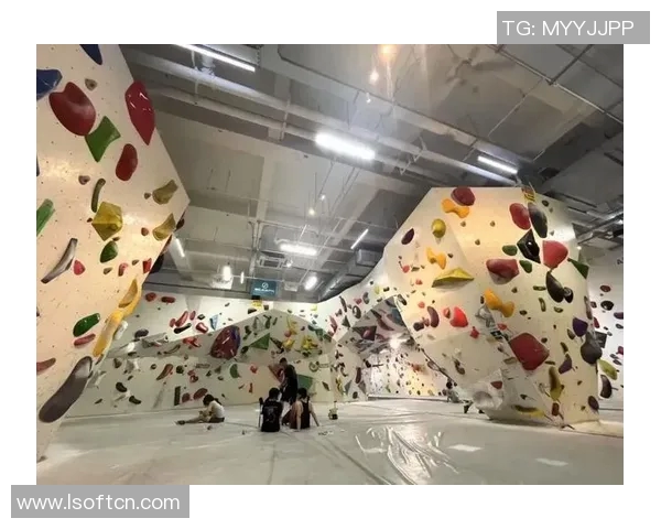 广州攀岩队的盯防策略解析与攀岩热点的深度探讨 广州攀岩队的盯防策略解析与攀岩热点的深度探讨